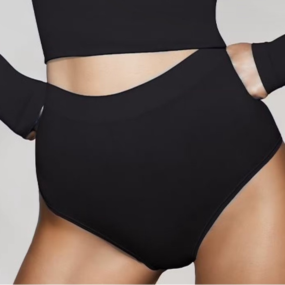 Black Waisted Women's SKIM Size-M
